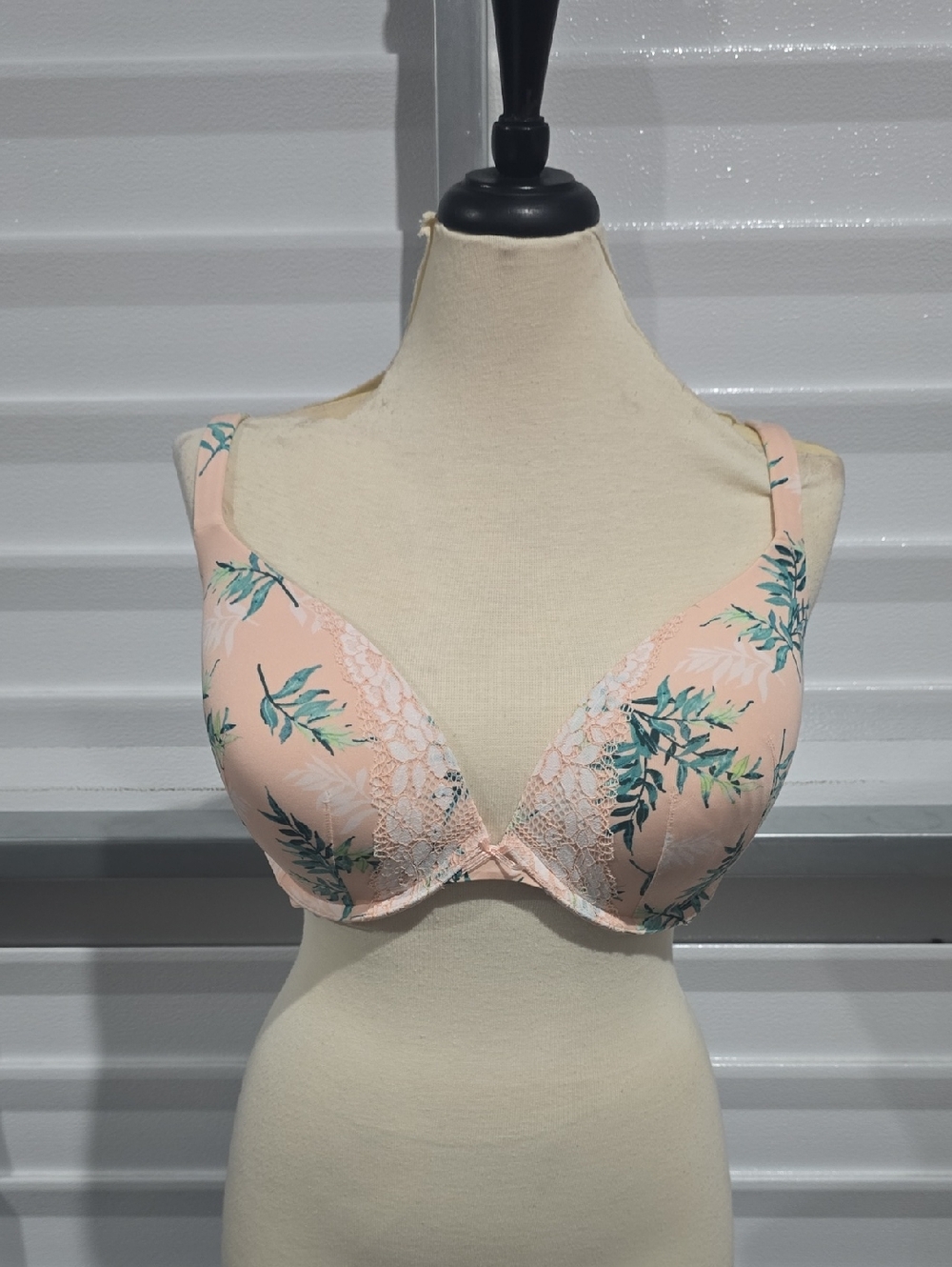 Cacique Peach Floral Lace Plunge Bra with Green Leaf Print Size 36G